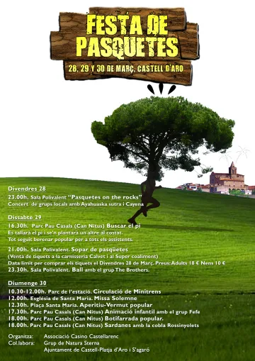 Cartell i programa de la Festa de Pasqüetes del 28, 29 i 30 de març a Castell d'Aro, amb un pi sobre un prat verd. Inclou la nit jove, la Festa del Pi, el sopar de pasqüetes i la sardanada.